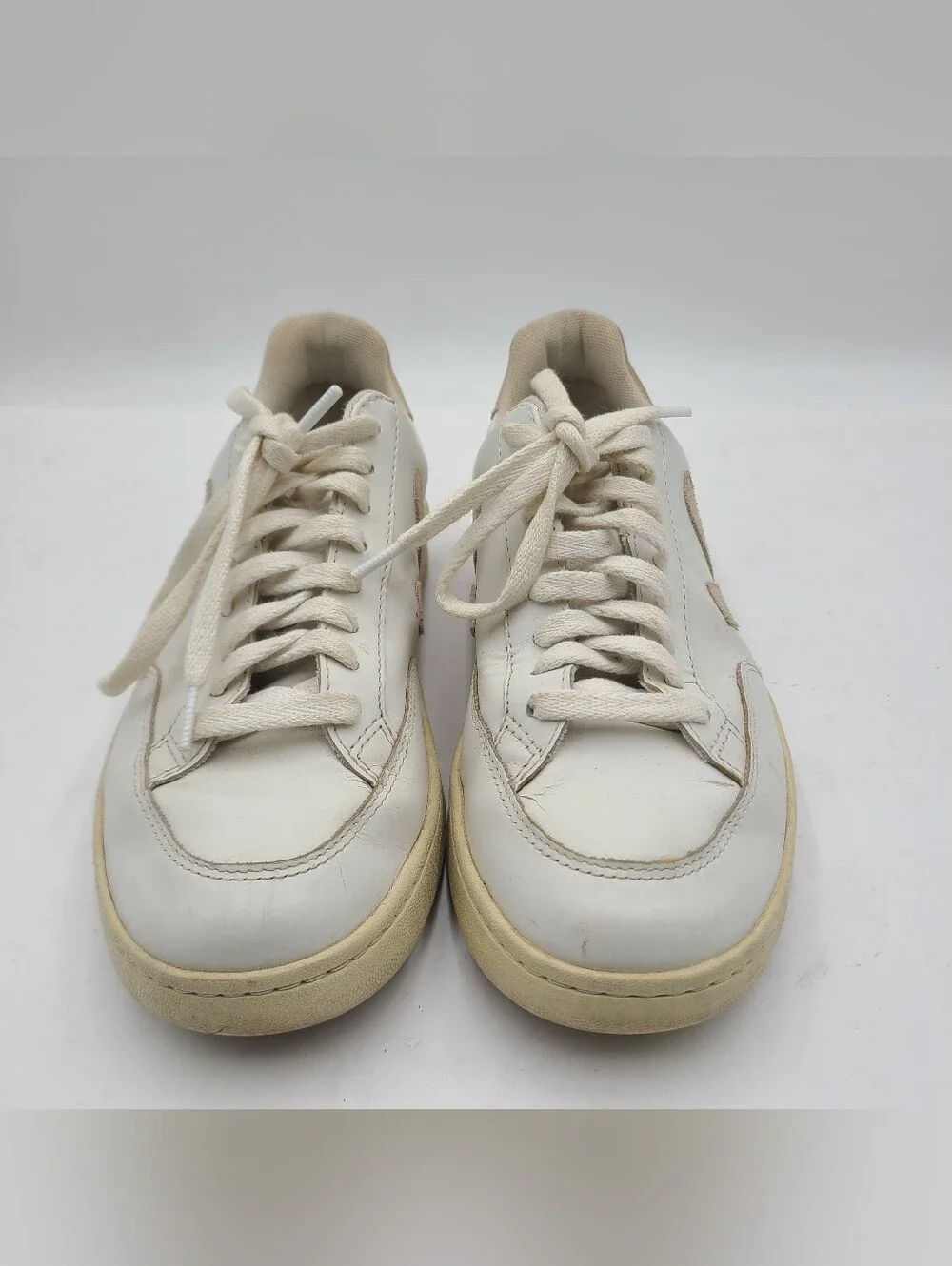 B42 Veja Shoes Womens Size 8 White Leather Low Top Sneakers Casual Court